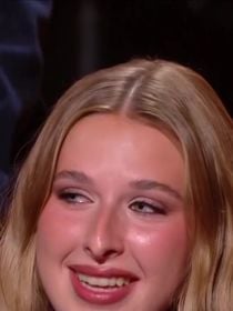 "Vous voulez me faire pleurer ?" : grosse émotion pour Helena sur le plateau de la Star Academy