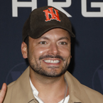 Kev Adams revient à la télé avec une série qui a déjà conquis des millions de Français