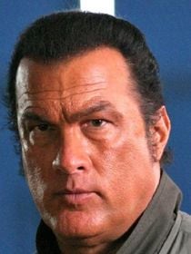 "Nous avons reçu 450 000 appels du monde entier" : Steven Seagal (74 ans) est convaincu qu'il aurait mérité le premier rôle dans ce blockbuster de Tom Cruise