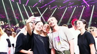 Les Enfoirés 2025 : deux nouveaux membres de la troupe ont été privés de micro ! "C'était mieux pour le public"