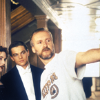 "Ne me posez pas de questions sur le radeau !" : James Cameron exaspéré par la fin de Titanic, sa réponse définitive sur la survie de Jack