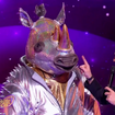 Mask Singer : combien gagnent les stars cachées derrière les costumes ? Un candidat balance, “C’est bien payé”