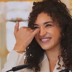 Camélia Jordana reçoit une distinction