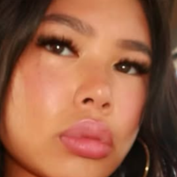 Bikini, amis, selfies et tatouage en hommage à Johnny : Joy Hallyday partage ses vacances de rêve à Saint-Barth