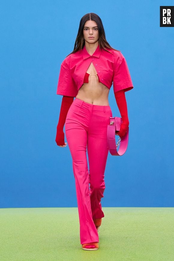 Kendall Jenner - Défilé de mode automne-hiver 2021/2022 Jacquemus "The Mountain"