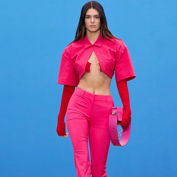 Kendall Jenner - Défilé de mode automne-hiver 2021/2022 Jacquemus "The Mountain"