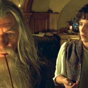 Frodon et Gandalf dans Le Seigneur des Anneaux : la Communauté de l'Anneau.