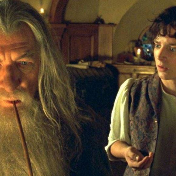 Frodon et Gandalf dans Le Seigneur des Anneaux : la Communauté de l'Anneau.