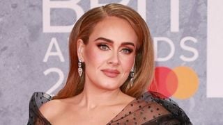 Adele surpasse Whitney Houston