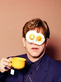 Elton John : tout ce que cette expo exceptionnelle m'a appris sur l'icône (il ne te reste que quelques jours pour y aller)