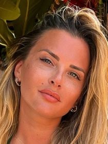 Kelly Vedovelli célibataire ? Rares confidences sur sa vie privée et sa condition folle pour espérer la charmer