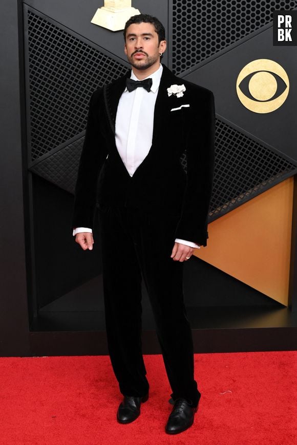 Bad Bunny en smoking Schiaparelli au photocall de la 68ème cérémonie des Grammy Awards à la Crypto Arena de Los Angeles le 1er février 2026