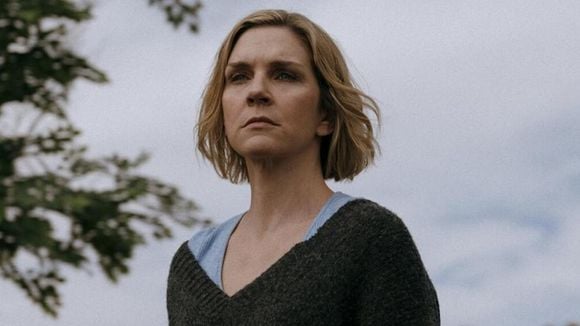 Je ne supporte pas Carol de Pluribus, mais elle devient l'un de mes personnages préférés et je la pense indispensable à la télévision