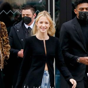 La chanteuse Angèle à la sortie du défilé Chanel Haute-Couture 2022 au Grand Palais Ephémère dans le cadre de la Fashion Week de Paris, France, le 25 janvier 2022. © Veeren-Clovis/Bestimage