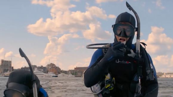 Surprise : 10 ans après, le film le plus drôle de 2015 aura une suite sous forme de série