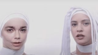 Björk et Rosalia en duo sur "Oral" : le clip !