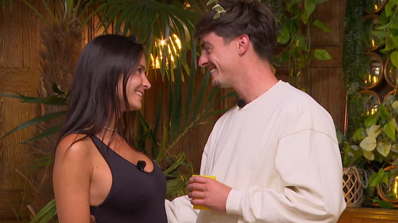 Les Cinquante : Simon Féraud en couple avec Laura Marra après la finale ? "On a des sentiments qui sont décuplés"