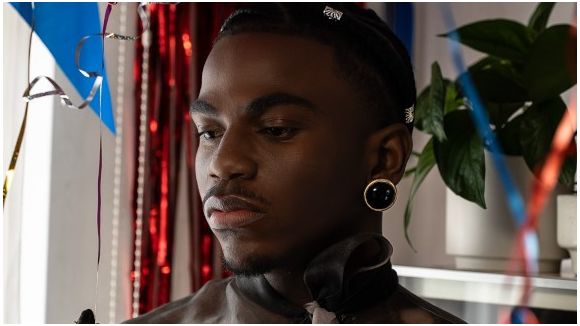 Franck Lenar (Star Academy) chante "Happy Birthday"