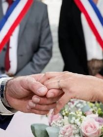 Mariés au premier regard : un couple culte au bord du divorce ? "J'ai perdu le sourire..."