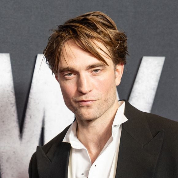 Robert Pattinson portant une robe Dior assiste à la première de 'Die My Love' à AMC Lincoln Square à New York, NY le 1er novembre 2025. Photo par Lev Radin/SPUS/ABACAPRESS.COM