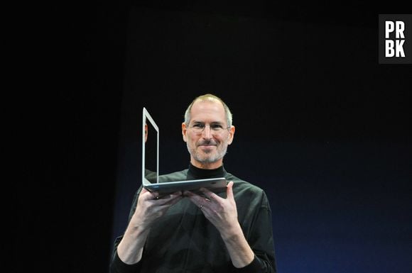 Apple's chief executive officer Steve Jobs unveils a new MacBook Air at the Macworld 2008 in San Francisco, California on January 15, 2008. (Photo by Koichi Mitsui/AFLO)