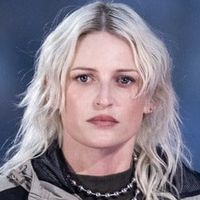 Linkin Park défend sa chanteuse Emily Armstrong