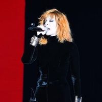 Mylène Farmer côtoie les étoiles à Paris