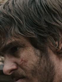 À 15 jours de sa sortie, ce film avec Andrew Garfield change totalement de sujet et rejoint une célèbre franchise