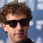Incroyable ! Mark Zuckerberg a envoyé ses deux superyachts à 8 500 km pour une seule raison : monter au sommet d'une montagne en hélicoptère et en redescendre à ski