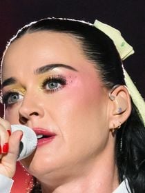 Comment Katy Perry signe le tube de l'été avec cette chanson sortie il y a 16 ans