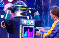 L'interview Off Screen de Camille Combal spéciale DALS. Le Brocoli de Mask Singer débarque dans DALS et les internautes pensent l'avoir démasqué.