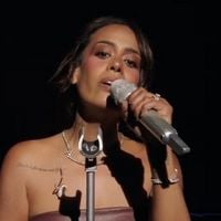 Amel Bent épate en live avec un medley de ses tubes