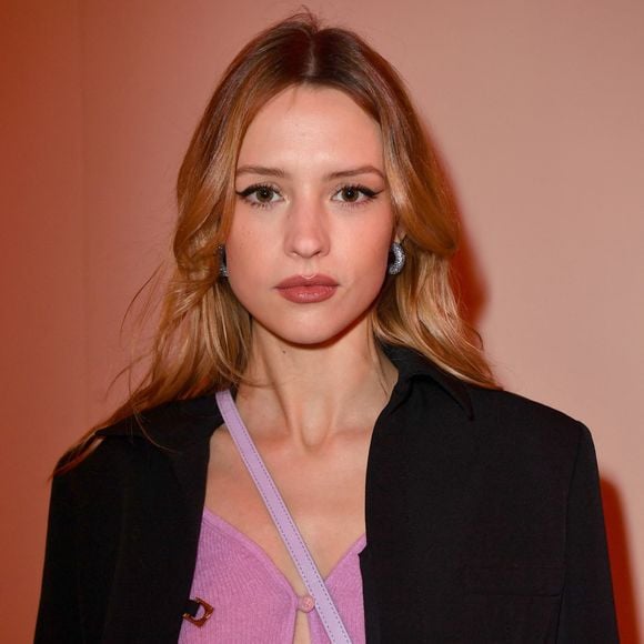 Angele - Photocall en front row du défilé "Le Raphia" de la maison Jacquemus au Bourget le 12 décembre 2022.
© Veeren / Clovis / Bestimage