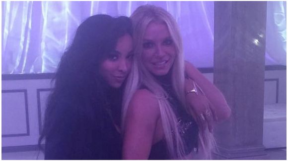 Britney invite Tinashe sur "Slumber Party"