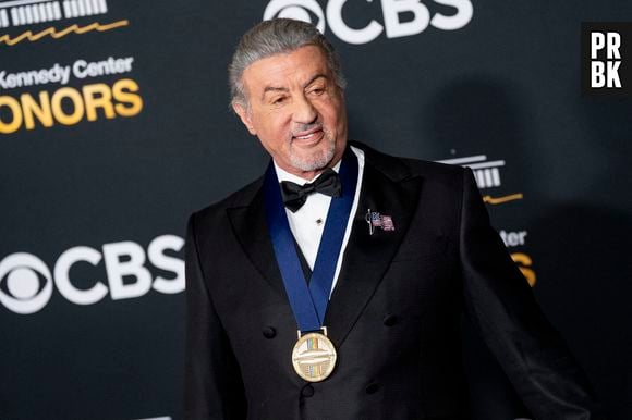Kennedy Center Honoree L'acteur et producteur Sylvester Stallone arrive sur le tapis rouge de la 48ème édition annuelle des Kennedy Center Honors au Kennedy Center à Washington DC le dimanche 7 décembre 2025. Le président Donald Trump sera l'hôte de l'événement de cette année, qui rend hommage à l'auteur-compositeur George Strait, aux acteurs Michael Crawford et Sylvester Stallone, à la chanteuse Gloria Gaynor et au groupe de rock Kiss. Photo by Bonnie Cash/UPI/ABACAPRESS.COM