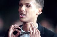 Stromae chante L'enfer au festival Coachella.