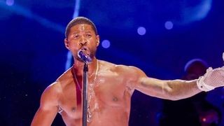 Usher met le feu au Super Bowl