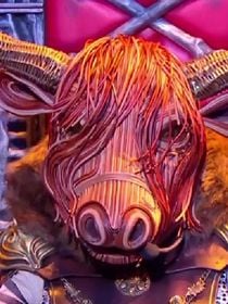 Mask Singer 2025 : on sait qui se cache sous le Bison ! Tous les indices concordent...