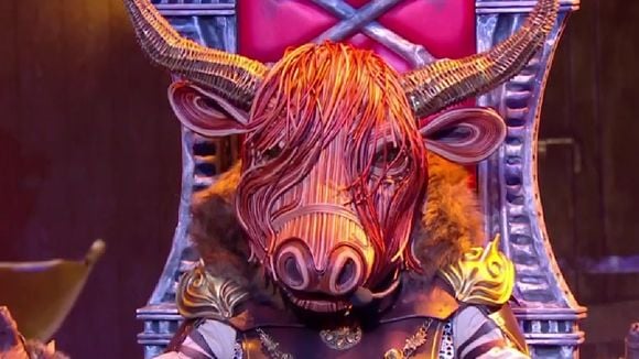 Mask Singer 2025 : on sait qui se cache sous le Bison ! Tous les indices concordent...