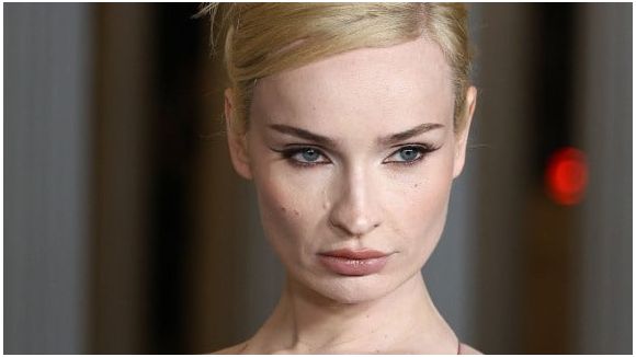 Kim Petras privée d'album : son coup de gueule
