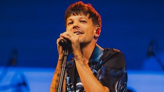 Louis Tomlinson à Paris : un homme accusé de comportement inapproprié en plein concert, l'Accor Arena réagit face à la colère des fans