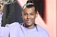 Stromae chante L'enfer au festival Coachella.