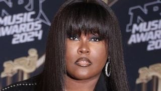 Yseult s'en prend aux artistes français