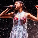 Olivia Rodrigo : d'où vient sa robe qui se dissout au contact de l'eau ? Voici son histoire !
