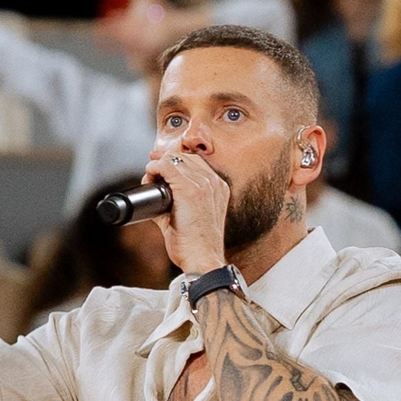 En plein concert, M. Pokora prouve que tout le monde fait la même chanson : la vidéo virale