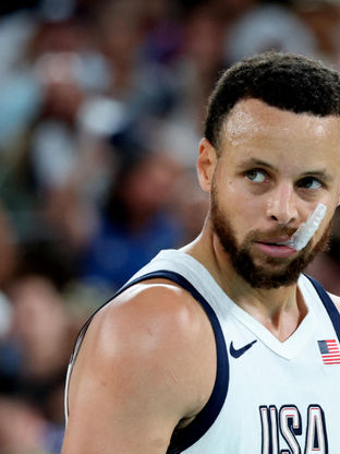Stephen Curry repéré avec des sneakers Decathlon… et un détail intrigue