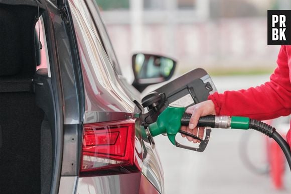 Alors que les prix du pétrole chutent, quelque chose d'étonnant se produit à la pompe : les prix ne baissent pas