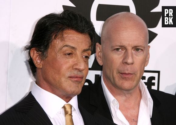 Sylverster Stallone et Bruce Willis à la première du film Expendables au Grauman's Chinese Theatre à Hollywood le 3 août 2010.