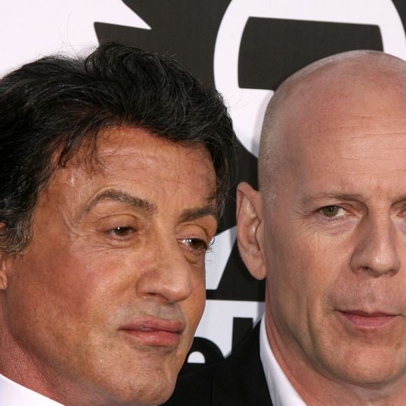 Sylverster Stallone et Bruce Willis à la première du film Expendables au Grauman's Chinese Theatre à Hollywood le 3 août 2010.
