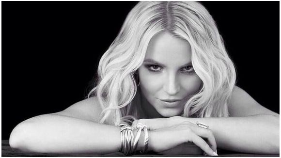 Britney Spears et Sia chantent "Passenger"